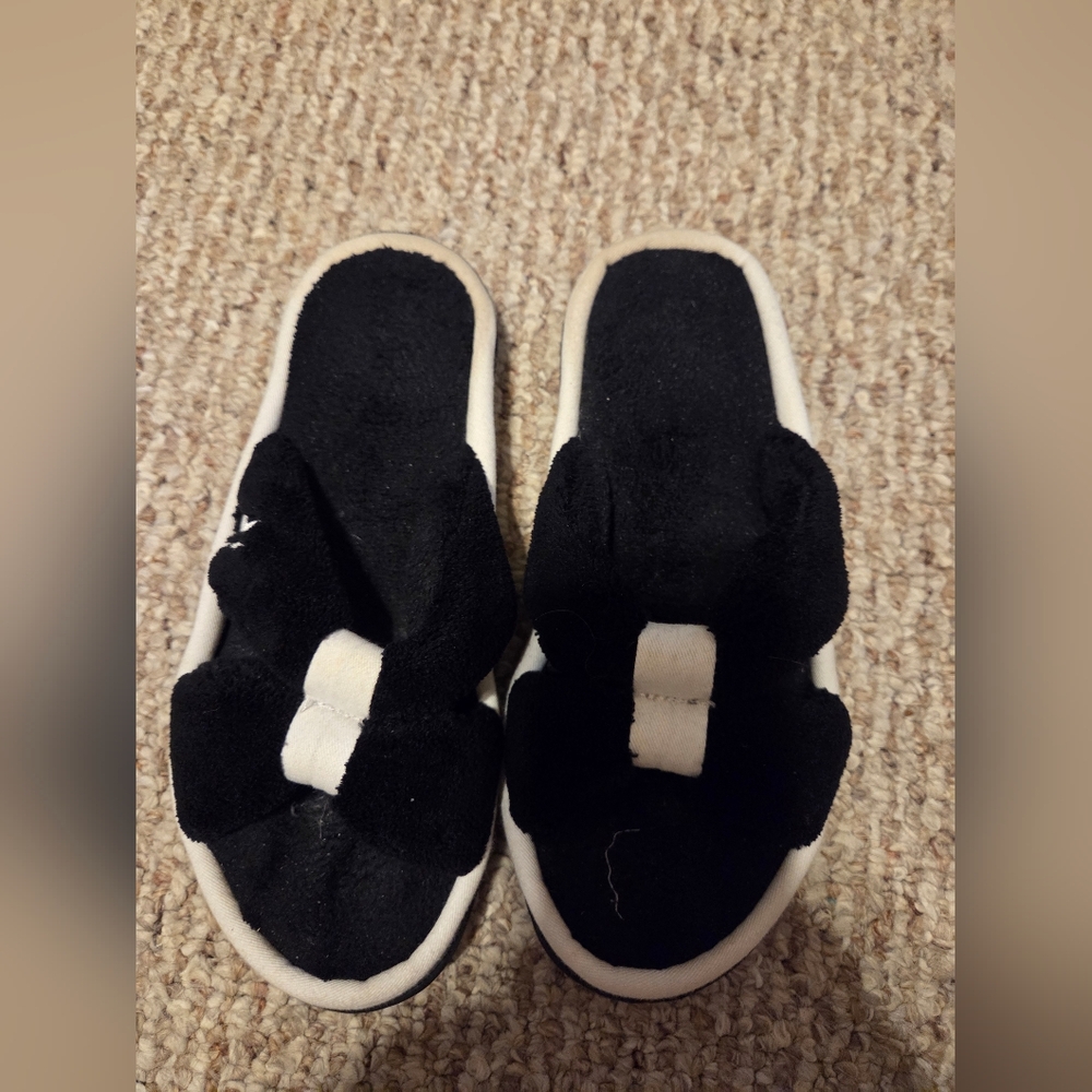 Isotoner Houseshoes Black